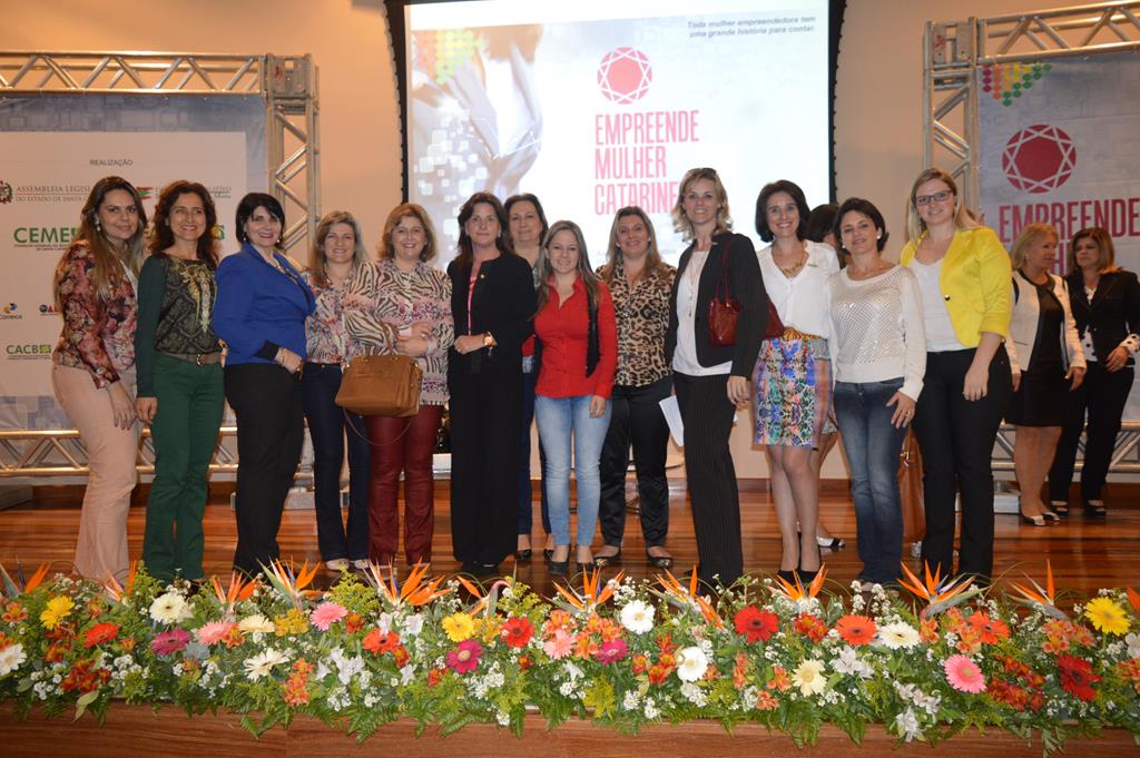 Núcleo da Mulher da ACIL participa do Dia Estadual da Mulher Empresária em Florianópolis