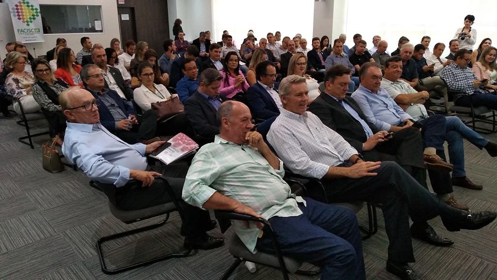 Facisc reúne presidentes de associações em Florianópolis
