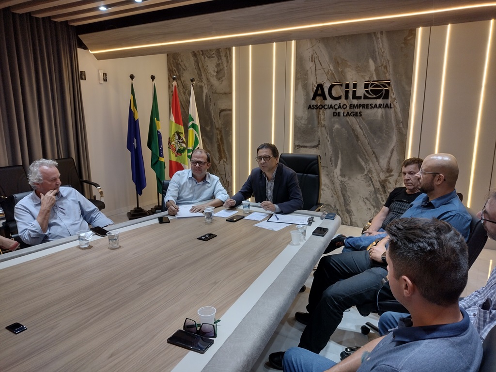 Empresários conversam com prefeito de Lages em reunião da diretoria da ACIL