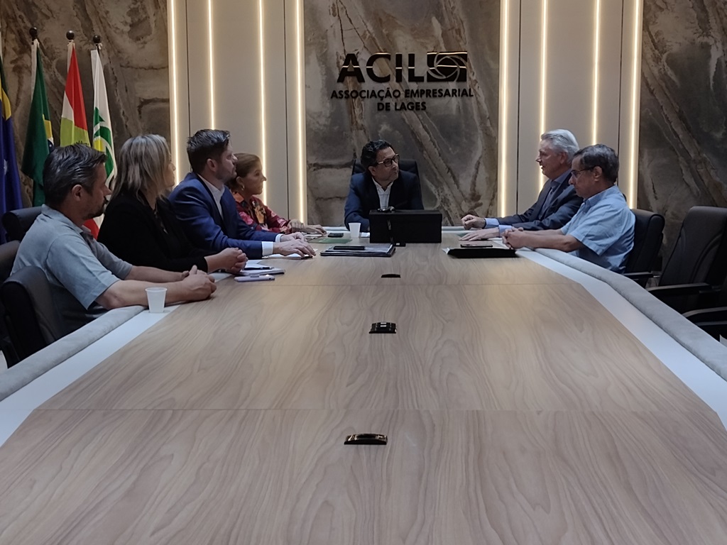 Diretores da ACIL recebem visita do presidente da Facisc