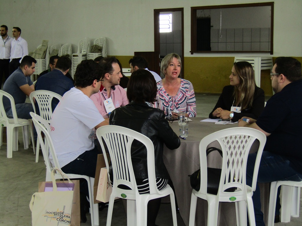 Empresários participam da Sessão de Negócios realizada pela ACIL na Expolages